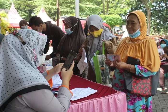 Distribusi Bansos Perkuat Ekonomi dan Daya Beli Masyarakat