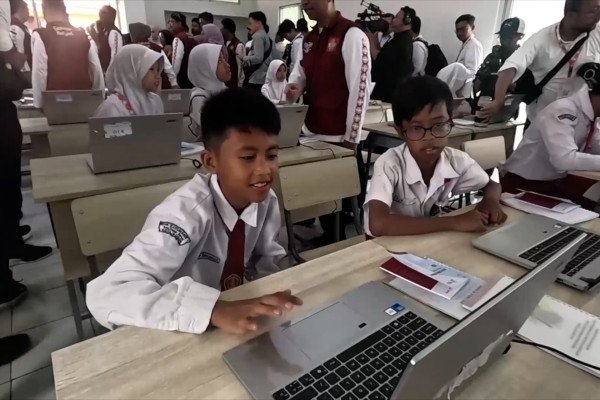 Program 15.000 Laptop Dukung Fasilitas Belajar Program Sekolah Rakyat