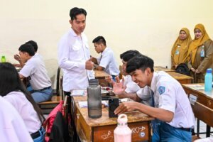 Menjelang Hari Sumpah Pemuda: Pemerintahan Prabowo–Gibran Komitmen Perkuat Gizi Anak Muda melalui Program Makan Bergizi Gratis