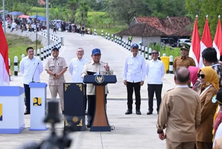 Presiden Tegaskan Jalan Inpres Daerah Pangkas Biaya Logistik Nasional